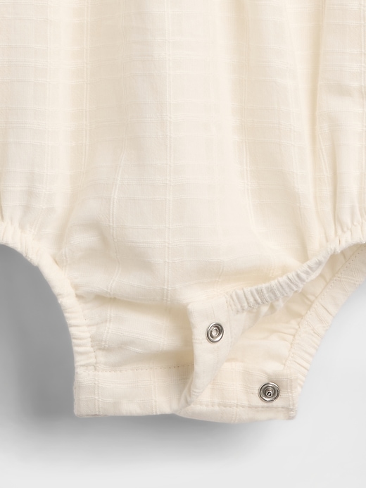 baby-body mit Ösenkragen