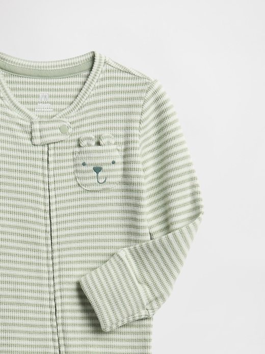 baby softspun waffel-bären-einteiler mit taschen und füßen