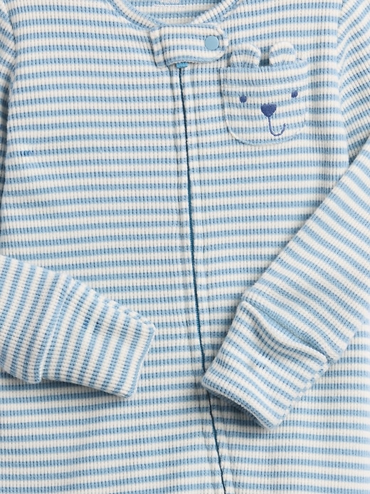 baby softspun waffel-bären-einteiler mit taschen und füßen