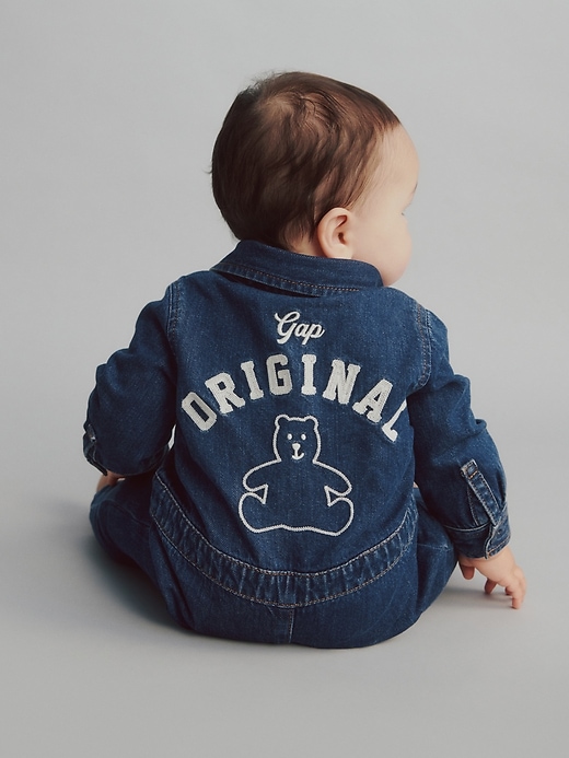 baby-denim-overall mit bärenlogo