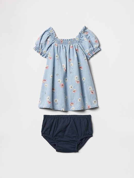 baby-jeanskleid mit blumenmuster