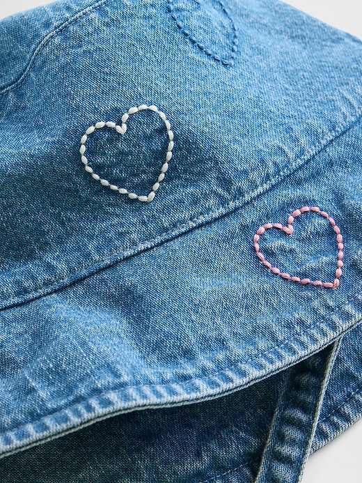 baby-jeans-bucket-hat mit besticktem herz