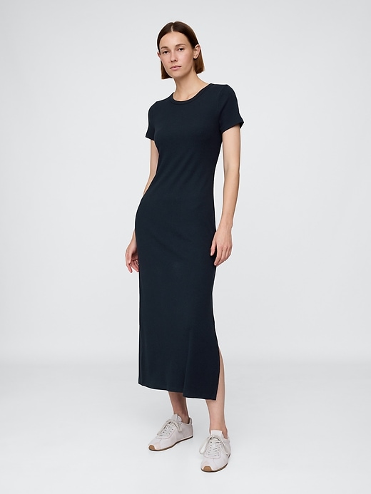 modernes rippstrick-maxi-t-shirt-kleid