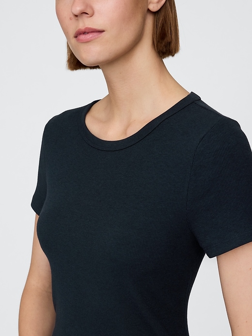 modernes rippstrick-maxi-t-shirt-kleid