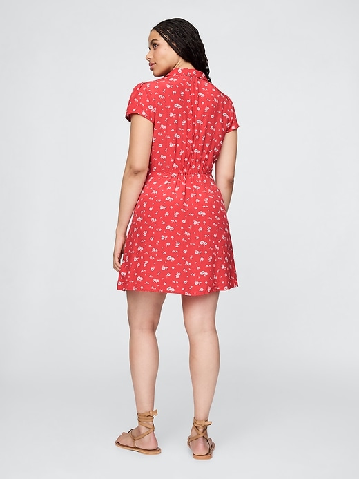 minikleid aus crêpe mit blumenmuster
