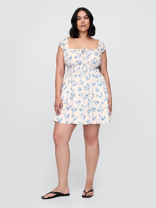 minikleid mit bindeband vorne und geraffter taille