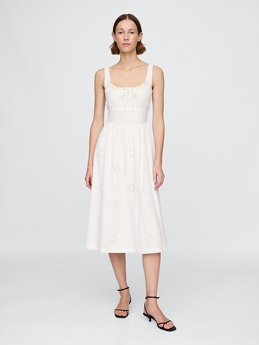 kleid mit lochstickerei und rundhalsausschnitt