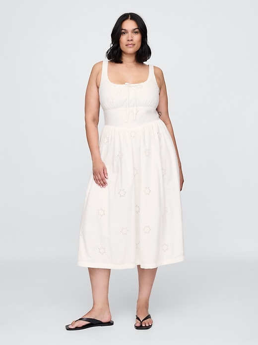 kleid mit lochstickerei und rundhalsausschnitt