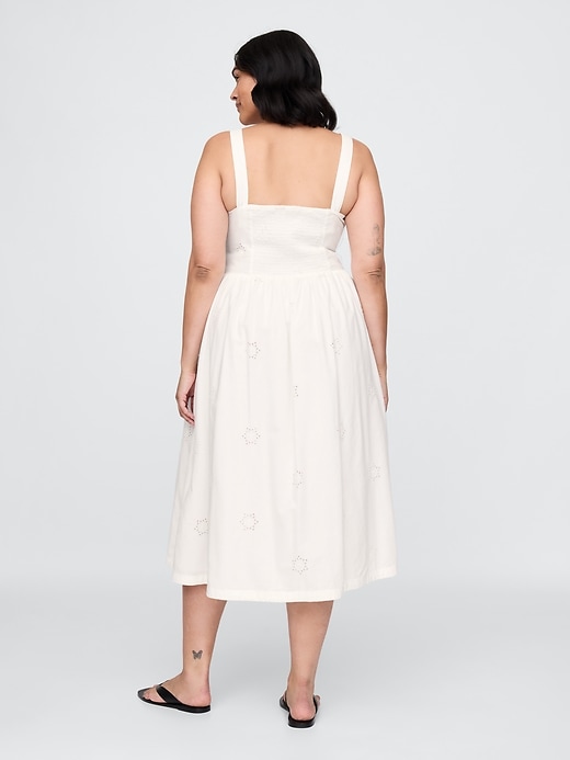 kleid mit lochstickerei und rundhalsausschnitt