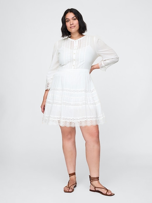 minikleid mit spitzenbesatz