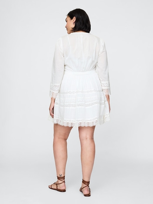 minikleid mit spitzenbesatz
