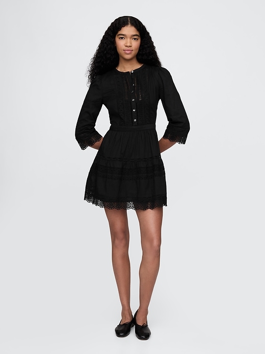 minikleid mit spitzenbesatz
