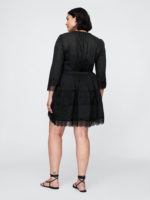 minikleid mit spitzenbesatz