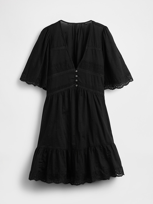minikleid mit volantärmeln und lochstickerei