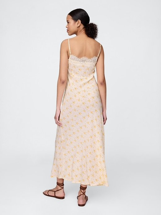 maxikleid aus crêpe mit spitzenbesatz und herzausschnitt