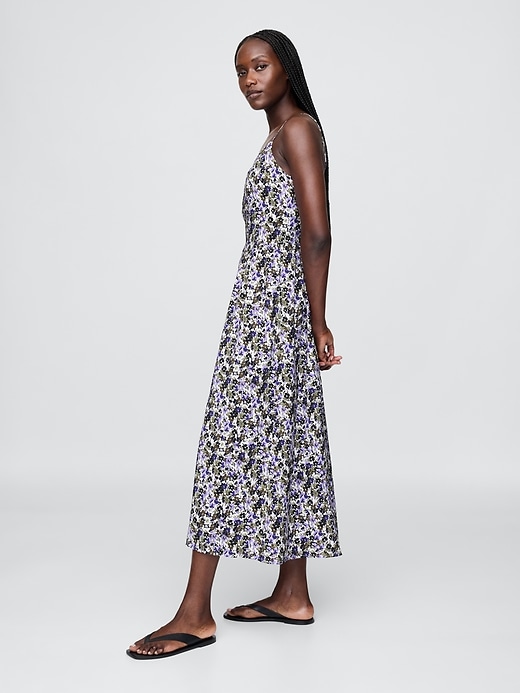 maxikleid mit blumenmuster und v-ausschnitt