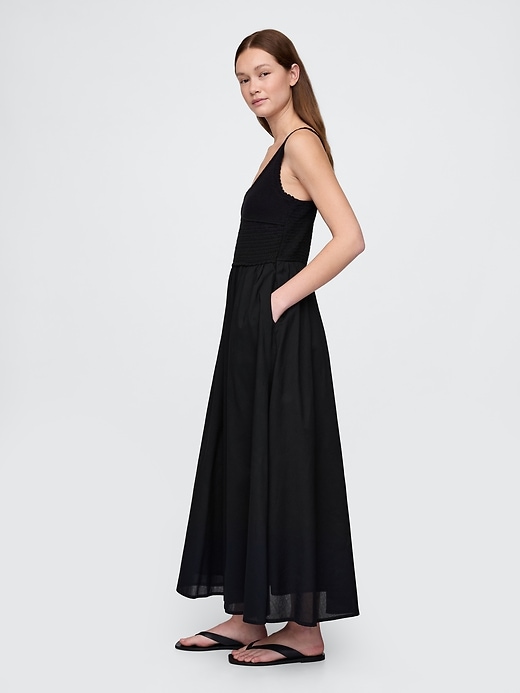 gehäkeltes maxikleid aus verschiedenen materialien