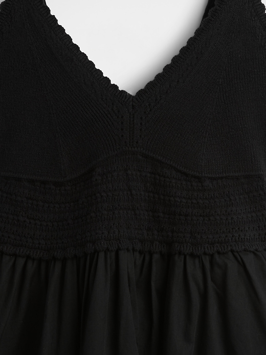 gehäkeltes minikleid aus verschiedenen materialien