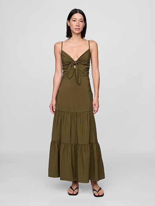 stufen-maxikleid mit bindeband vorne