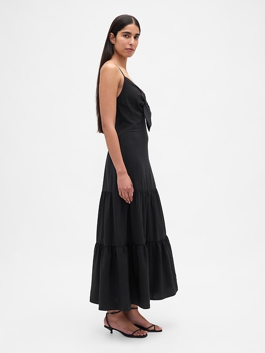 stufen-maxikleid mit bindeband vorne