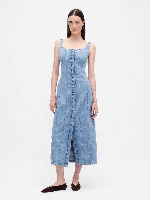 maxikleid aus denim mit ziernähten und knopfleiste