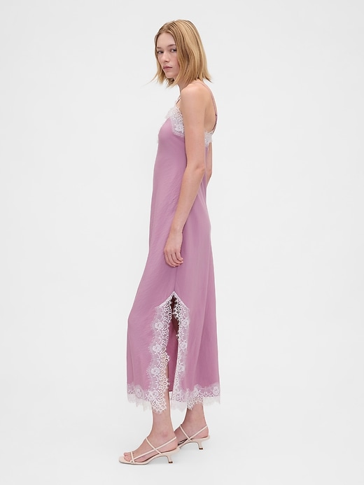 maxikleid mit spitzenbesatz