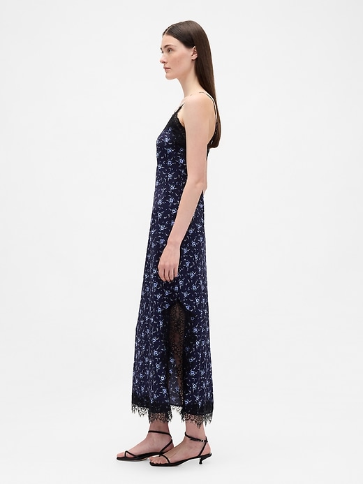 maxikleid mit spitzenbesatz
