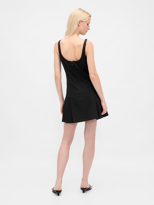 plissiertes minikleid mit eckigem ausschnitt