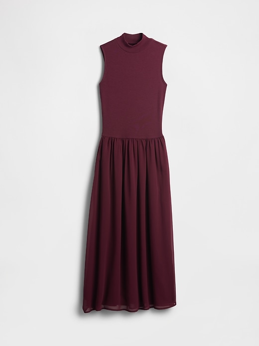 modernes maxikleid mit stehkragen und materialmix