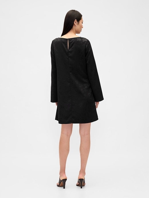 minikleid mit u-boot-ausschnitt