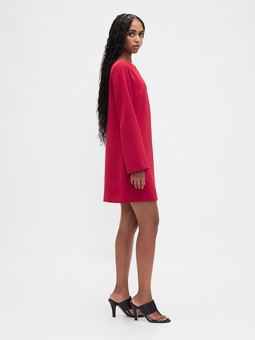 minikleid mit u-boot-ausschnitt