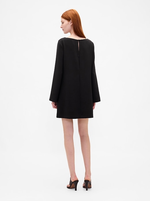 minikleid mit u-boot-ausschnitt