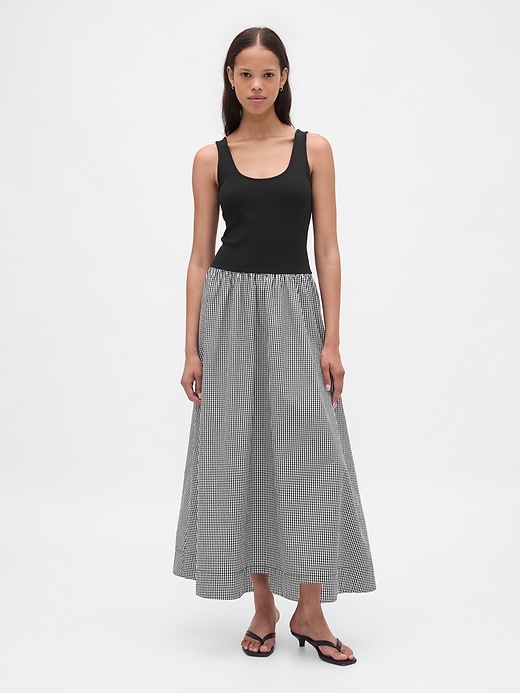 maxikleid aus verschiedenen materialien mit tiefer taille
