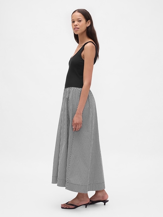 maxikleid aus verschiedenen materialien mit tiefer taille