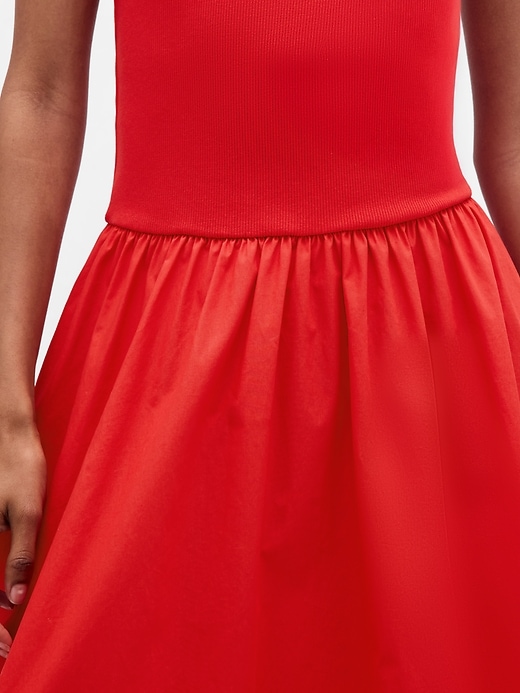 maxikleid aus verschiedenen materialien mit tiefer taille