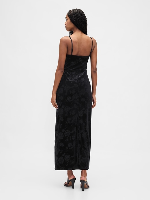 samt-maxikleid mit eckigem ausschnitt