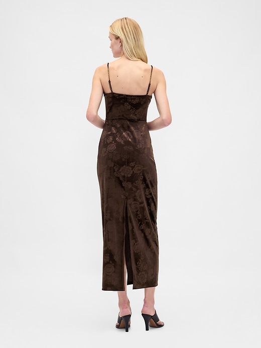 samt-maxikleid mit eckigem ausschnitt