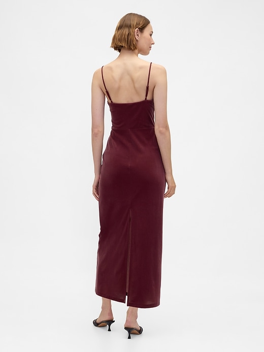 samt-maxikleid mit eckigem ausschnitt