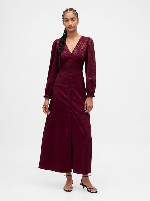 maxikleid mit knopfleiste und v-ausschnitt