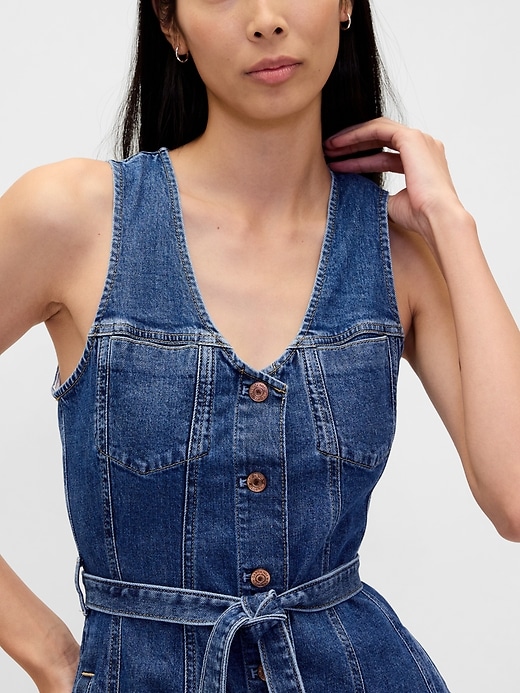 maxikleid aus denim mit gürtel und knopfleiste