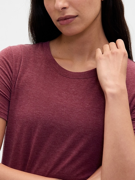 gapfit breathe t-shirt