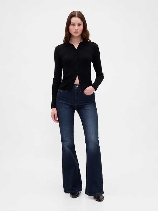 hochgeschnittene schlagjeans im 70er-jahre-stil