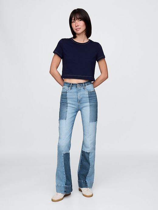 hochgeschnittene patchwork-schlagjeans im 70er-jahre-stil
