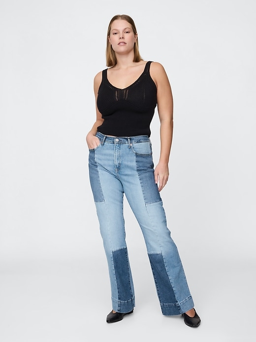 hochgeschnittene patchwork-schlagjeans im 70er-jahre-stil
