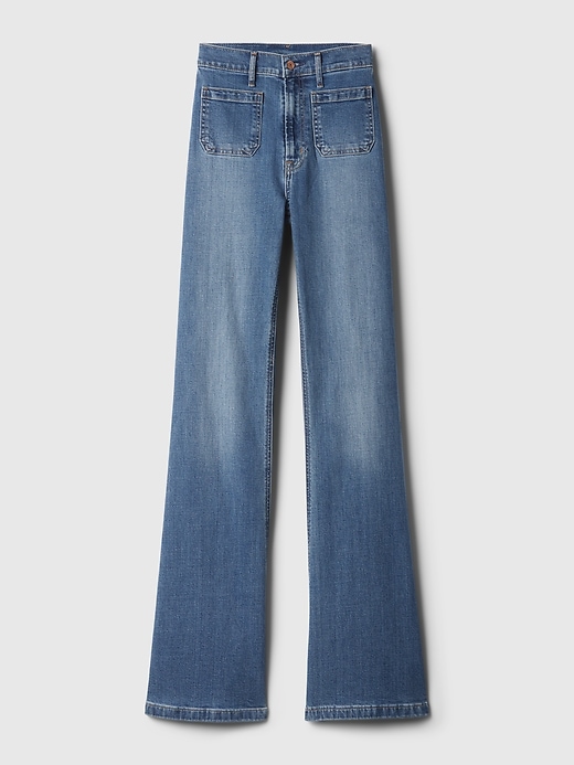 hochgeschnittene schlagjeans im 70er-jahre-stil