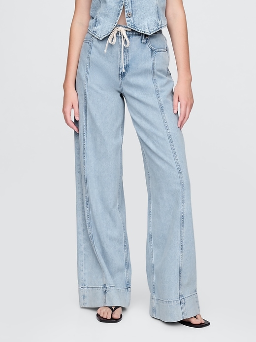 baggy-hose aus ultraweichem denim mit mittelhohem bund