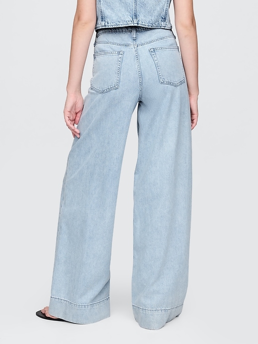 baggy-hose aus ultraweichem denim mit mittelhohem bund