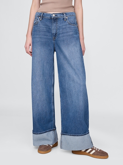 ultraweiche mittelhoch geschnittene baggy-jeans mit bündchen und umschlag