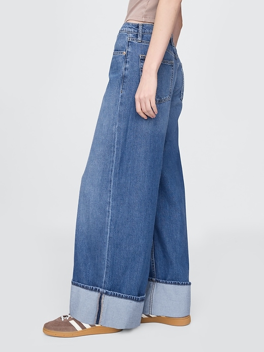 ultraweiche mittelhoch geschnittene baggy-jeans mit bündchen und umschlag