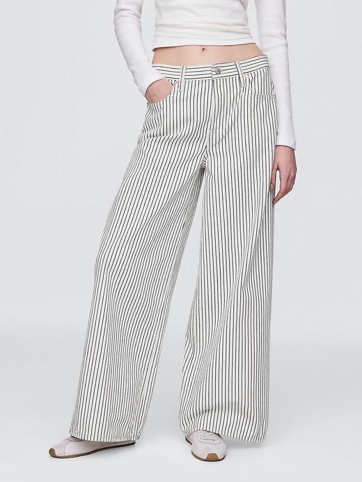 baggy jeans mit mittelhohem bund und streifen